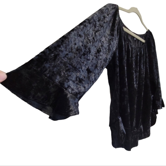 NWT Zac & Rachel PXL Black Velour 3/4 Sleeve Over the Shoulder Blouse - Picture 2 of 8